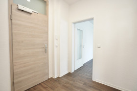 t8399bcd2-3a877fc2.jpg